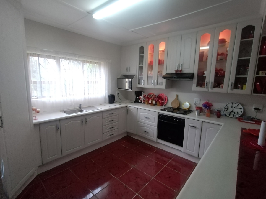 6 Bedroom Property for Sale in Kruisfontein Eastern Cape